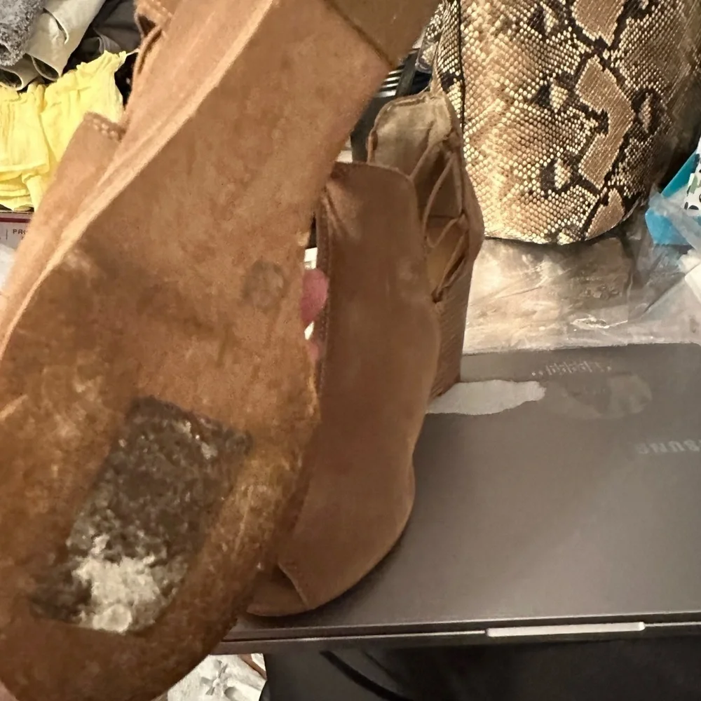 Lucky Brand Tan Suede Wedges